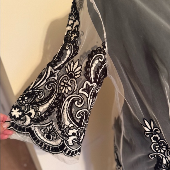 Mechant Net Black and White Floral Cardigan - Picture 3 of 6